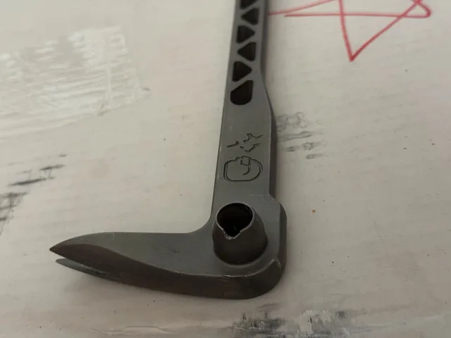 Stiletto 8 oz. 12 -inch Titanium Nail Puller image indicator(4)