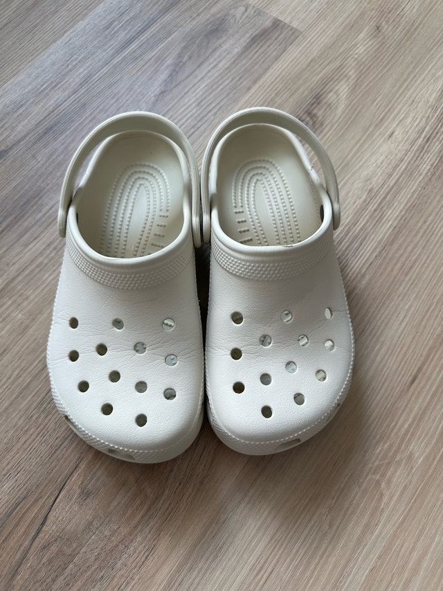 Crocs size J3