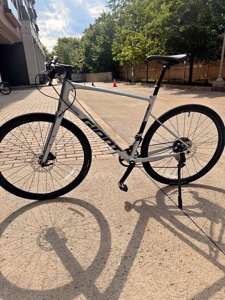 Giant FastRoad AR 2 (Large) - Like New, 1 Month Old