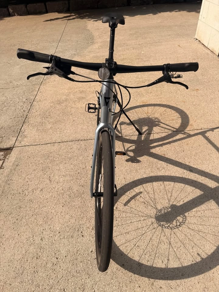 Giant FastRoad AR 2 (Large) - Like New, 1 Month Old - photo 2