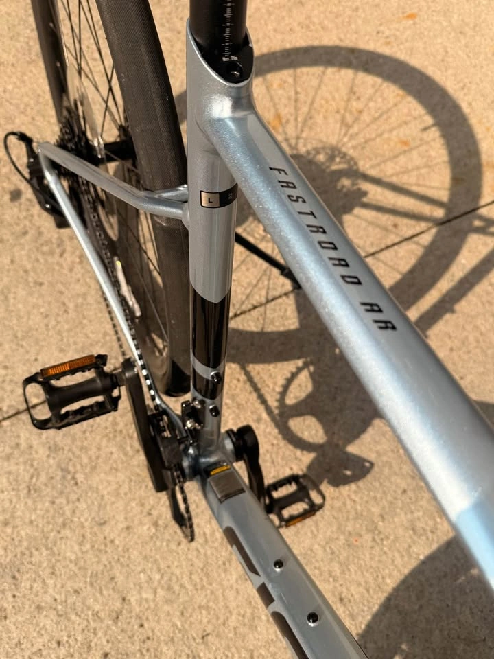 Giant FastRoad AR 2 (Large) - Like New, 1 Month Old - photo 3