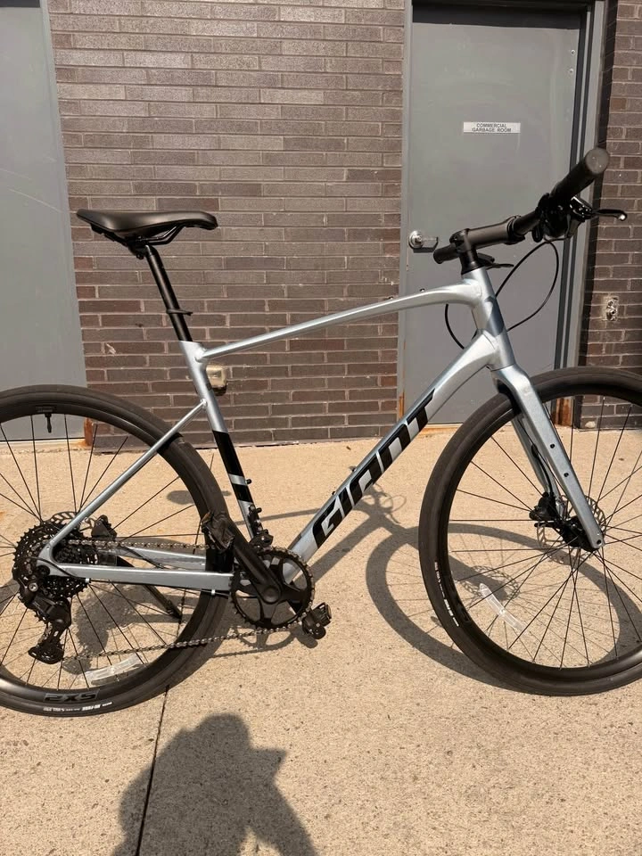Giant FastRoad AR 2 (Large) - Like New, 1 Month Old - photo 4