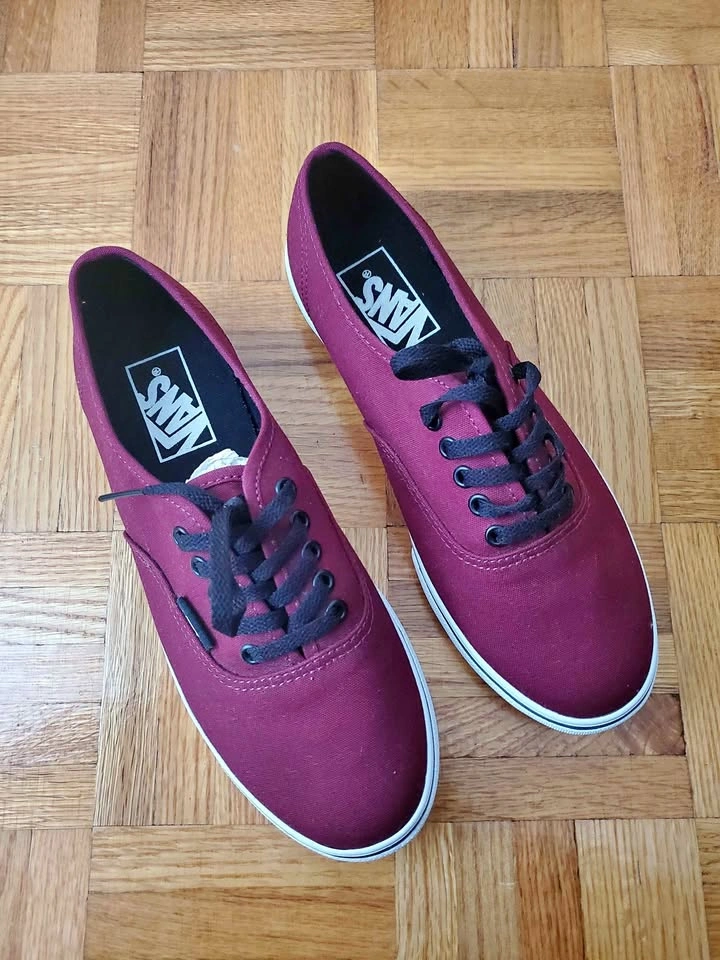 Vans Shoes - Unisex (Size 5.5 Men's; 7 Women's)
