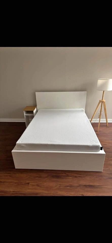 Full bed frame with 2 drawers
