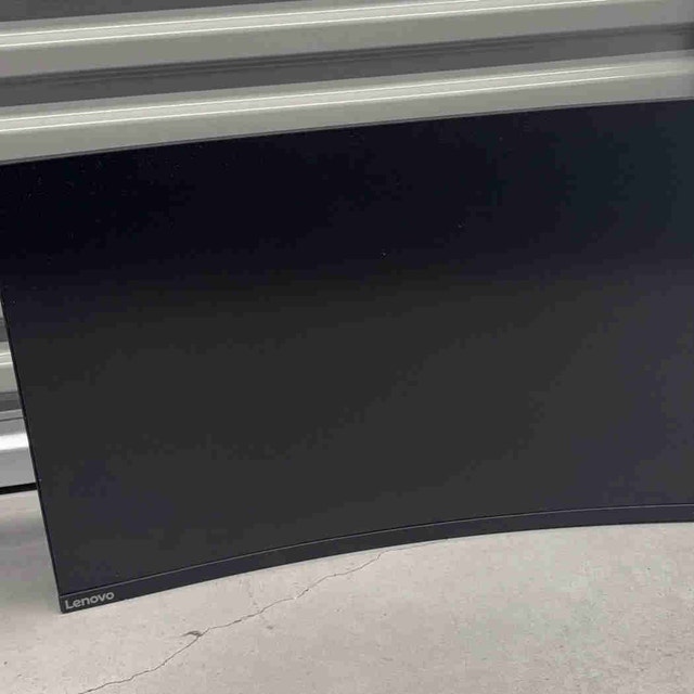 Lenovo curved monitor 32’’ with wallmount and speaker