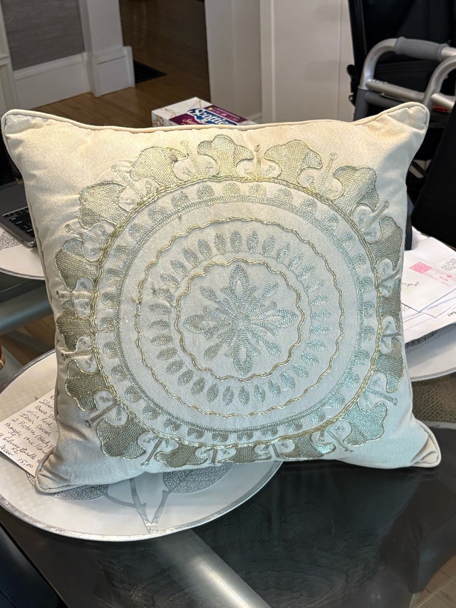 2 Embroidered Decorative Throw Pillows – Ivory & Sage Medallion - photo 5