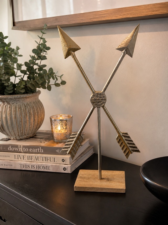 Decorative Crossed Arrow Metal Sculpture on Wooden Base - photo 2