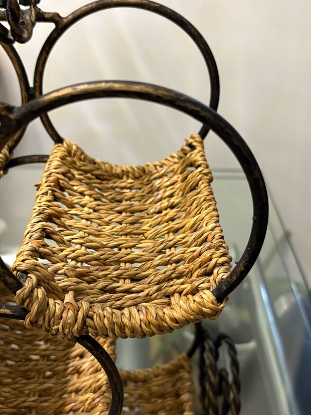 Rustic Woven 5-Bottle Wine Rack with Twisted Metal Frame - photo 5