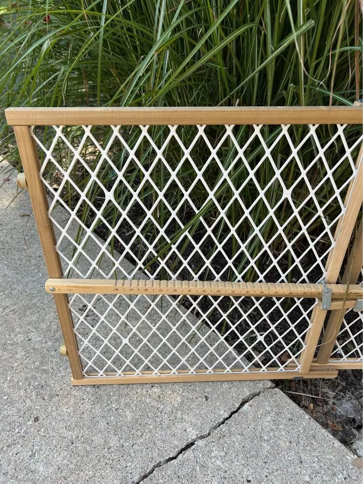 Wooden Baby Gate (Extends to 8FT) image indicator(2)