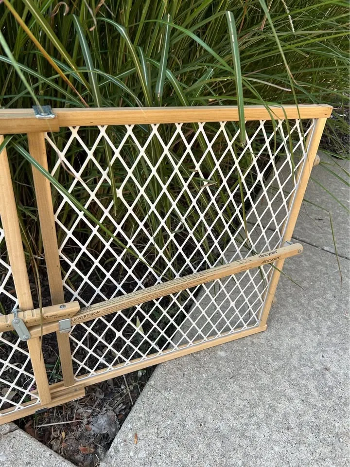 Wooden Baby Gate (Extends to 8FT) image indicator(3)