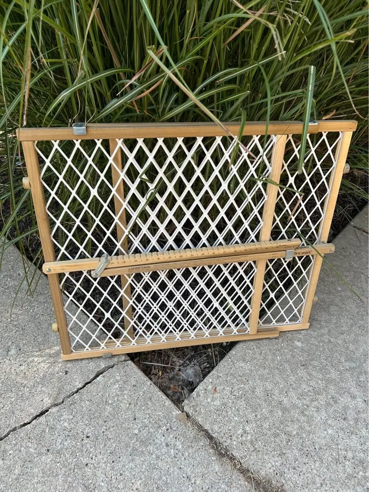 Wooden Baby Gate (Extends to 8FT) image indicator(4)
