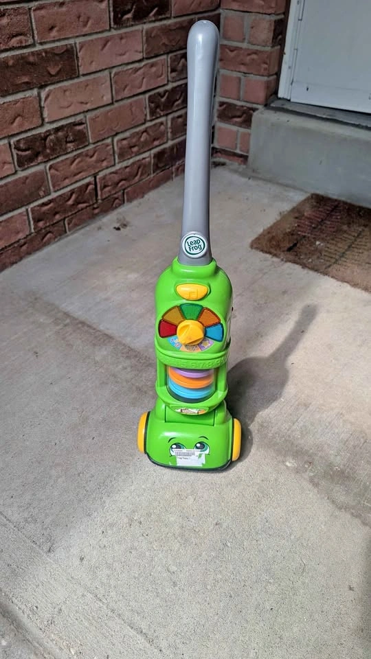 Leap frog vacuum cleaner toy