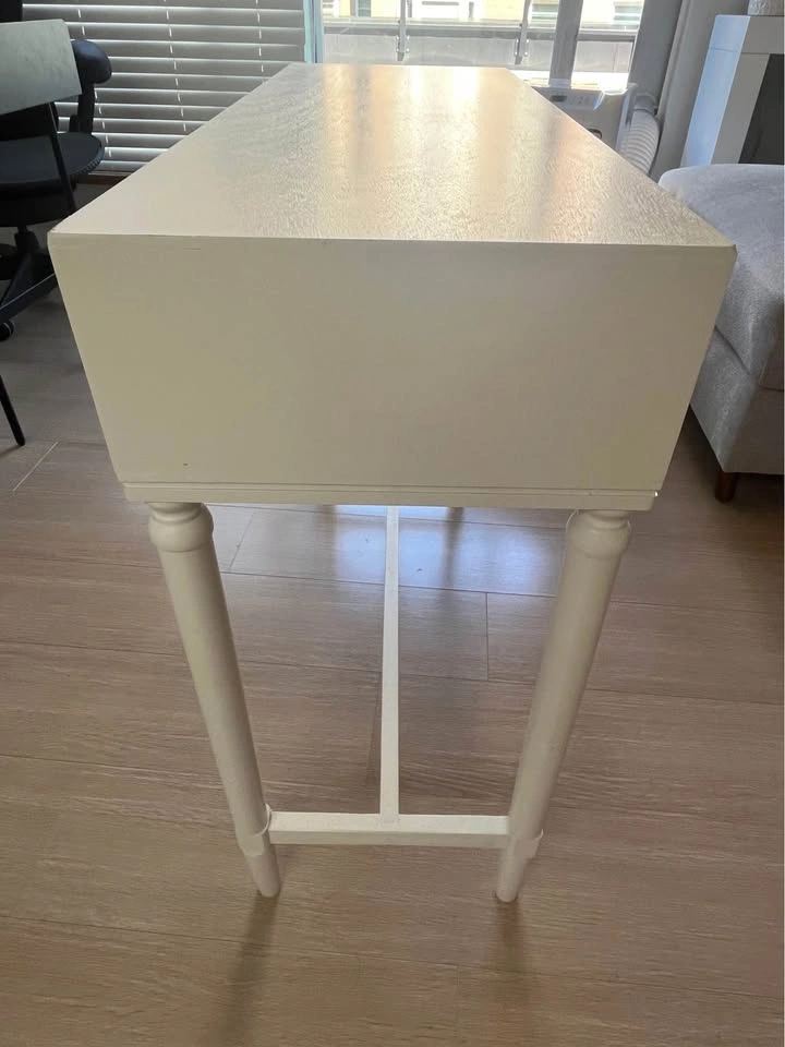 White Console - photo 2