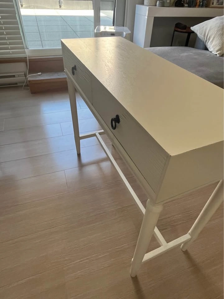 White Console - photo 3