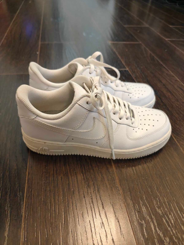 Nike Air Force 1 Sneakers (LIKE NEW)