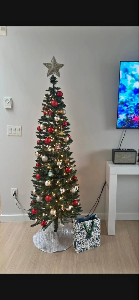 6 ft Christmas tree with ornaments and lights