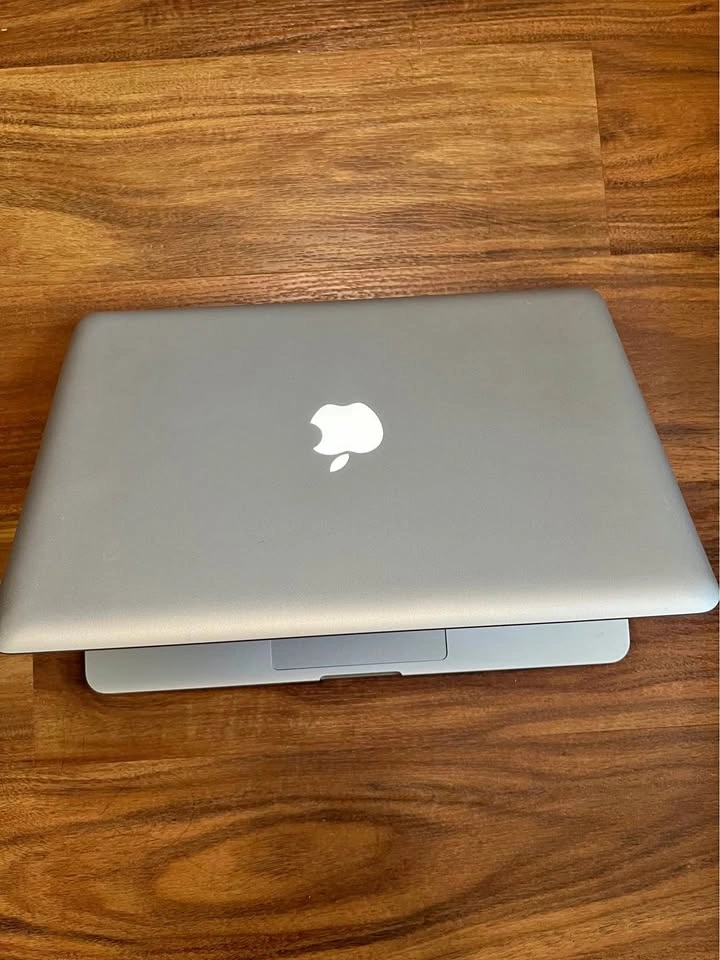 Macbook Pro core i5 8gb ram 256gb ssd