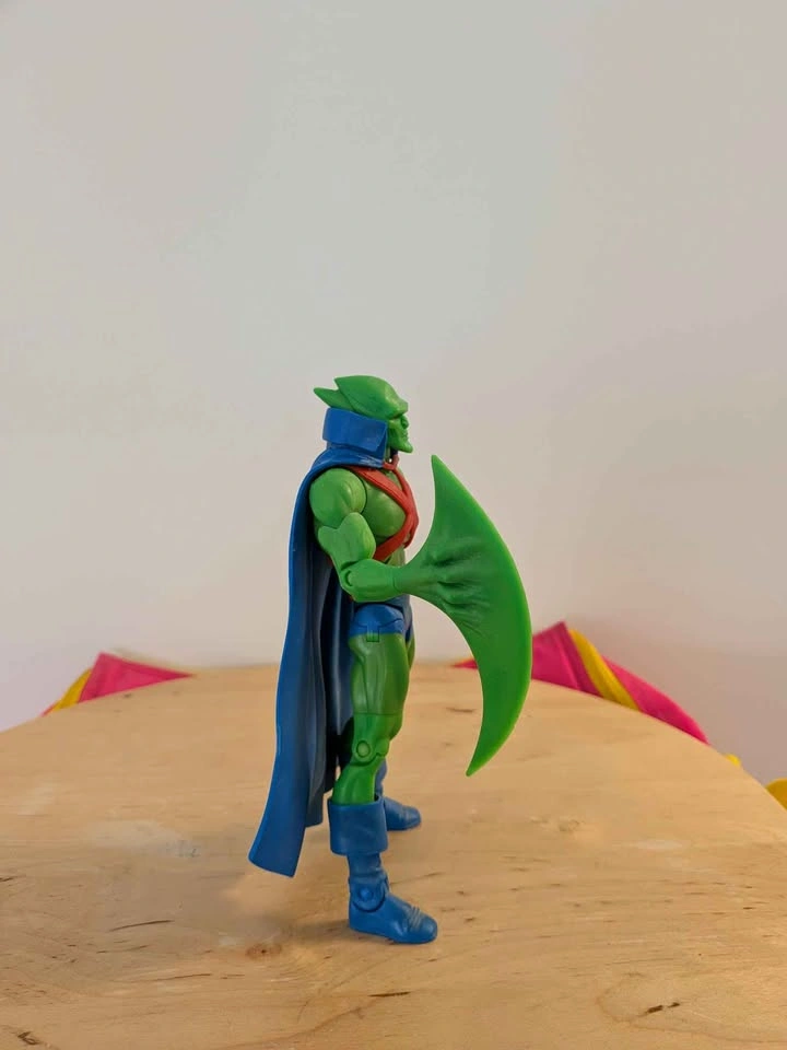 Mattel 2010 DC Universe Martian Manhunter Action Figure - photo 4