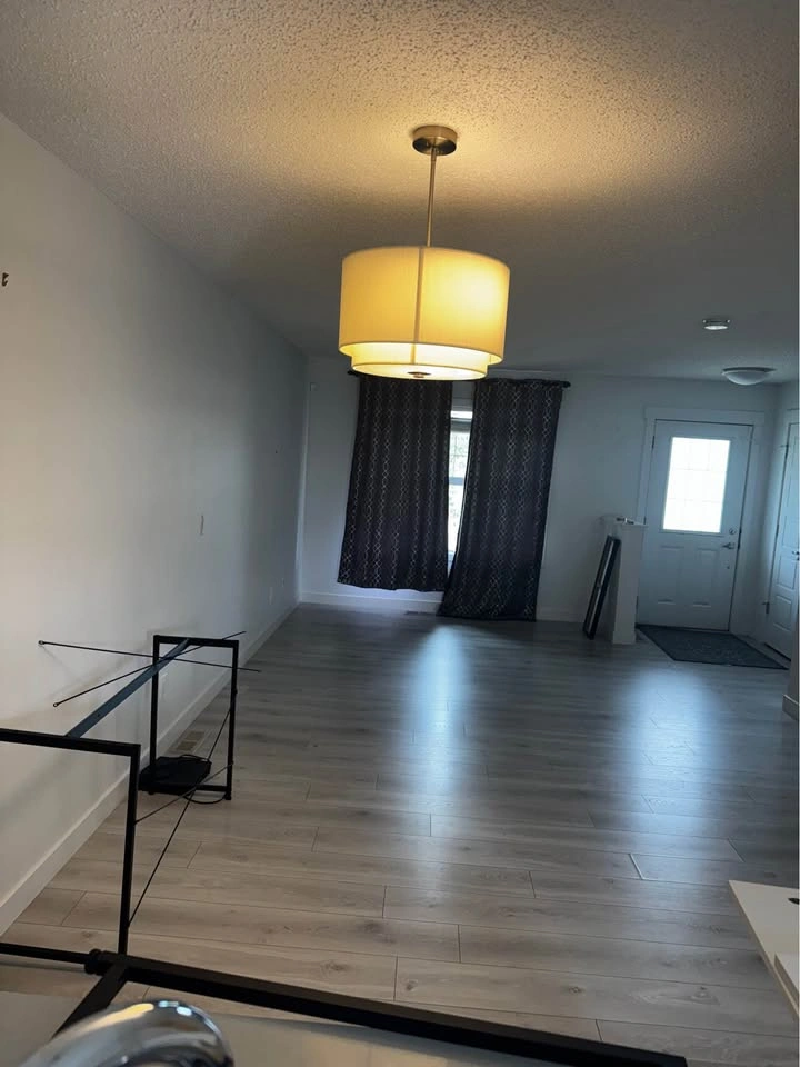 3 Beds 2.5 Baths - House - photo 2