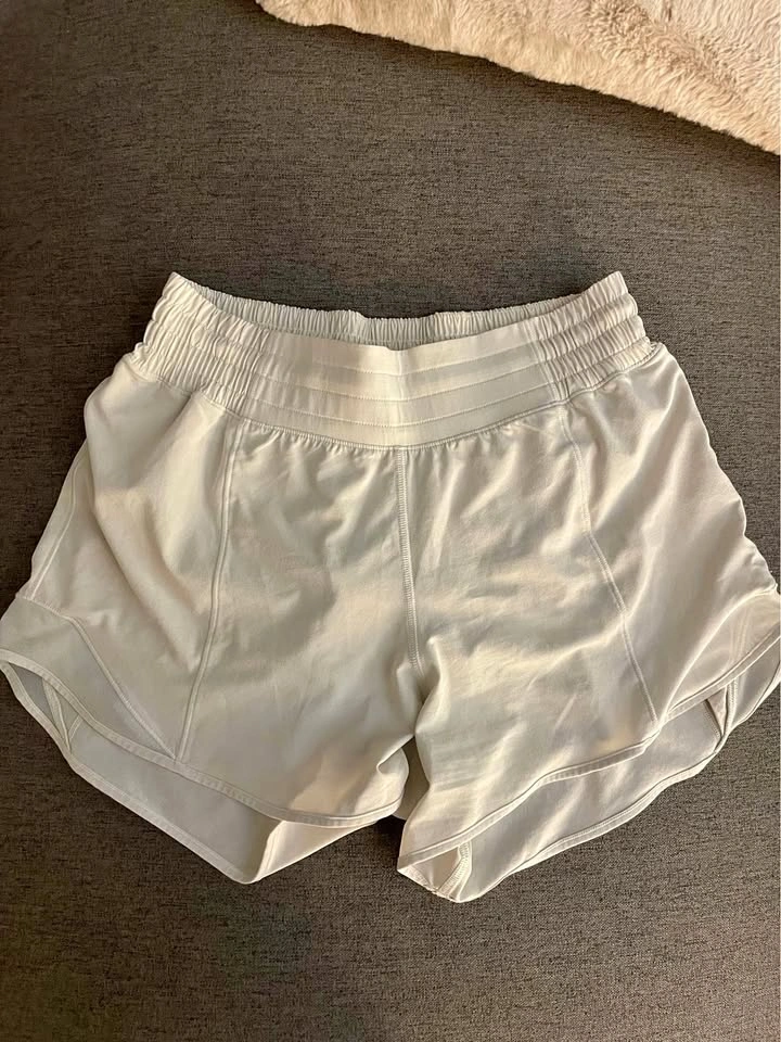 Lululemon Hotty Hot Shorts 4” - Size 6
