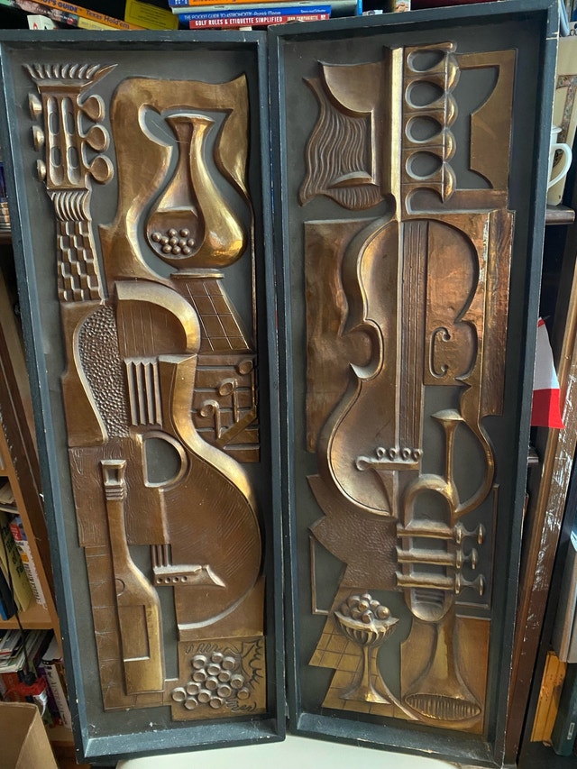 Pair VTG mid-century molds (lightweight material / not metal)