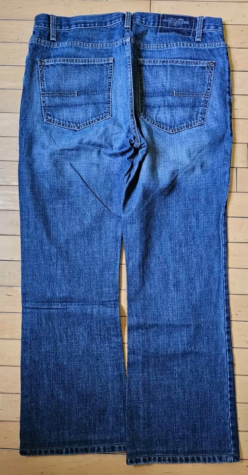 Calvin Klein Jeans Men’s Bootcut Denim Jeans Size 33 - photo 2