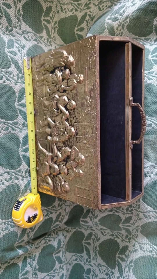 Vintage Brass Embossed Magazine Rack Tavern Scene - photo 2