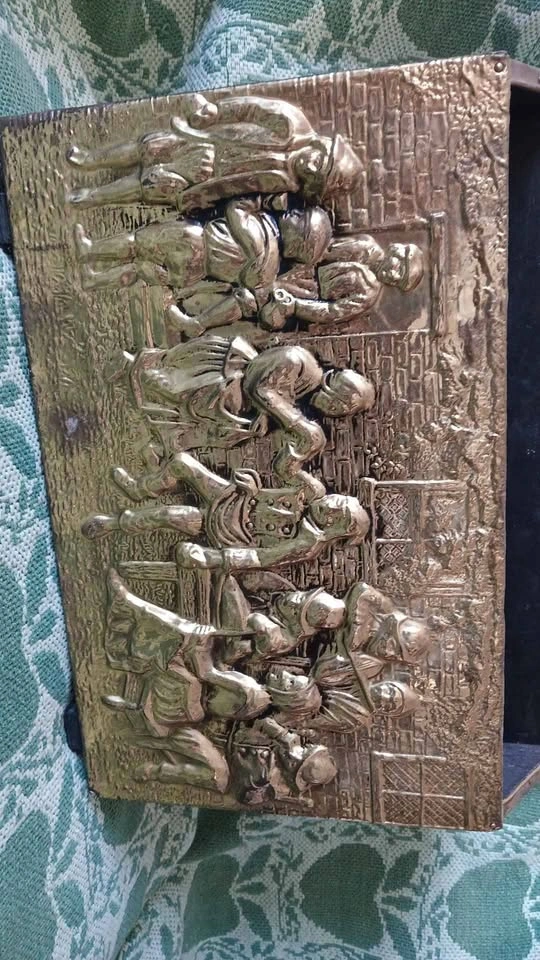 Vintage Brass Embossed Magazine Rack Tavern Scene - photo 3