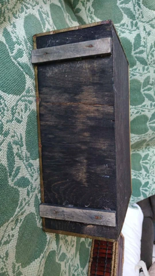 Vintage Brass Embossed Magazine Rack Tavern Scene - photo 5