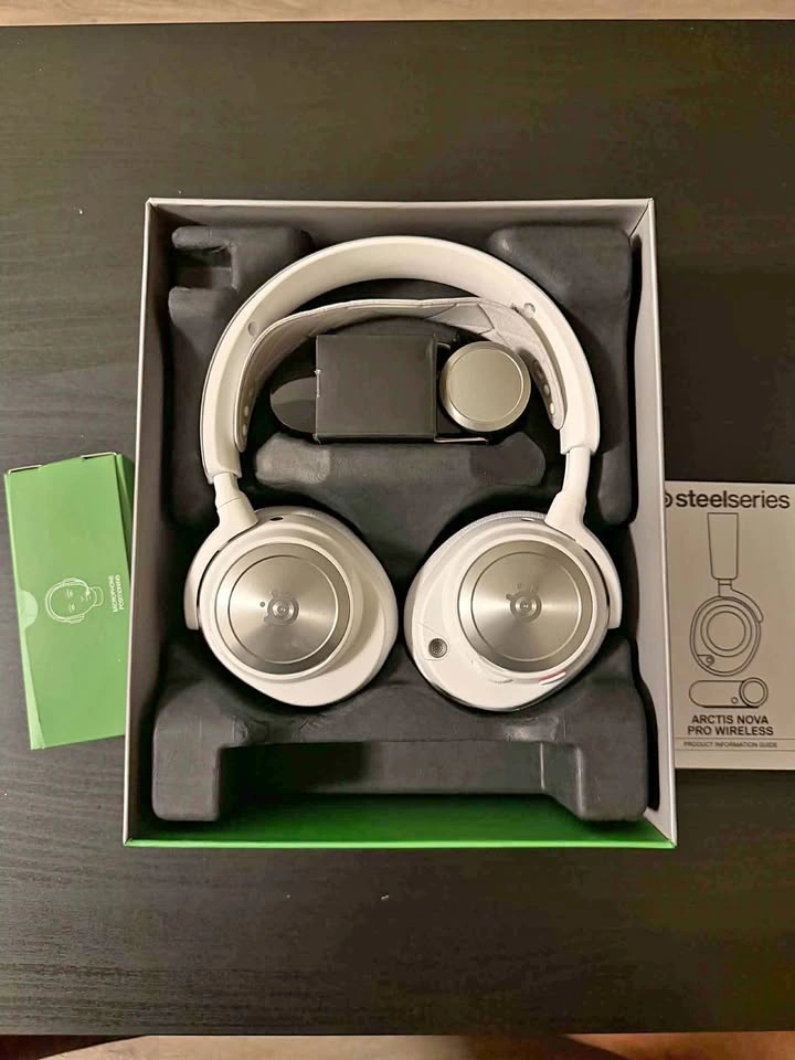 SteelSeries Arctis Nova Pro Wireless Gaming Headset