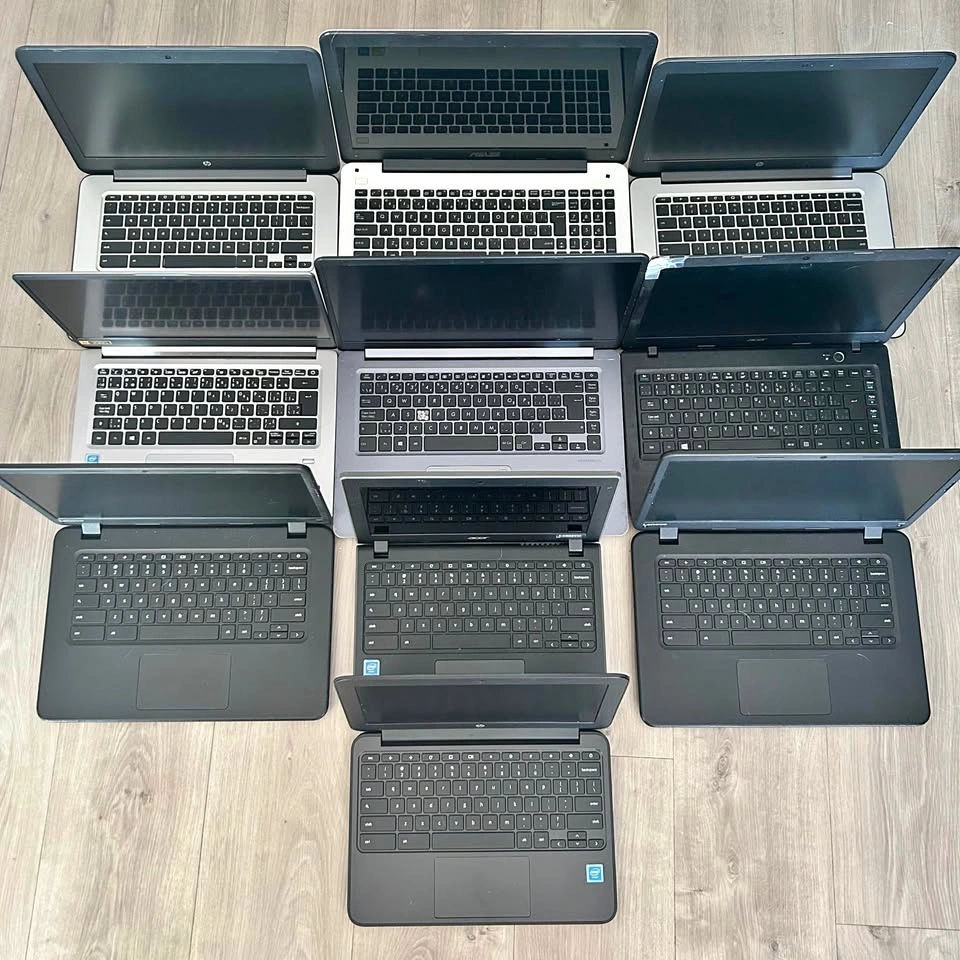 10x Laptop Lot (Untested/For Parts/Repair)