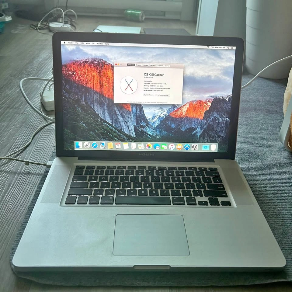 2009 MacBook Pro 15” (C2D/4GB/160GB)