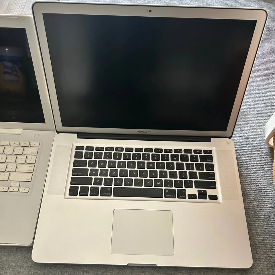 2x MacBook Lot (As-Is/For Parts/Repair) - photo 2
