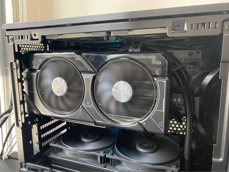 RTX 4070 Mini ITX Gaming PC - photo 2