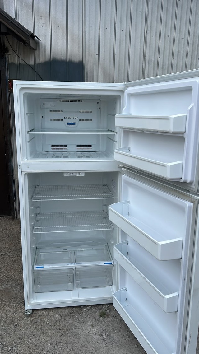 Frigidaire Refrigerator - photo 2