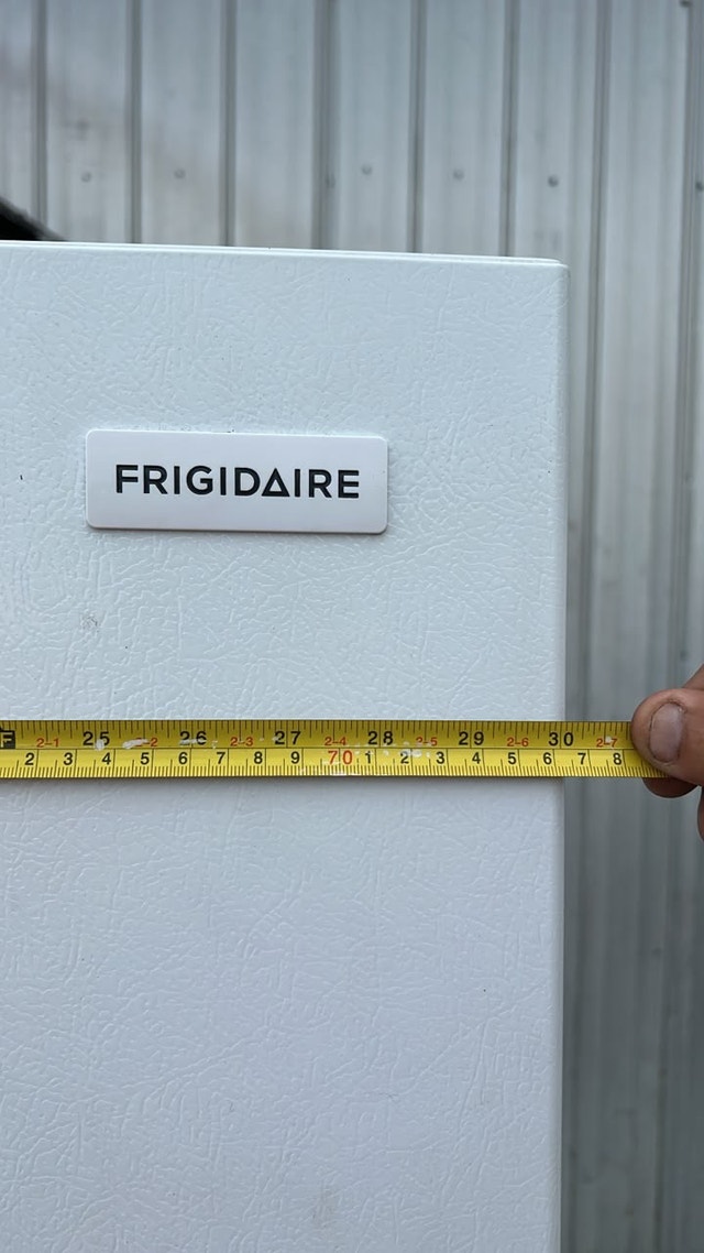 Frigidaire Refrigerator - photo 4