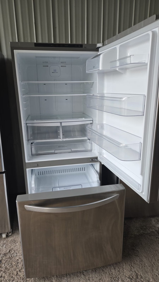 LG Bottom Freezer Refrigerator - photo 3