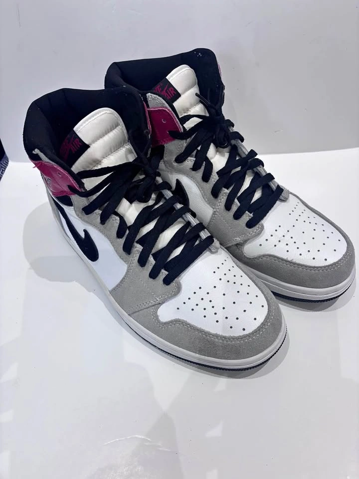 Nike Air Jordan 1 Retro High OG Light Smoke Grey