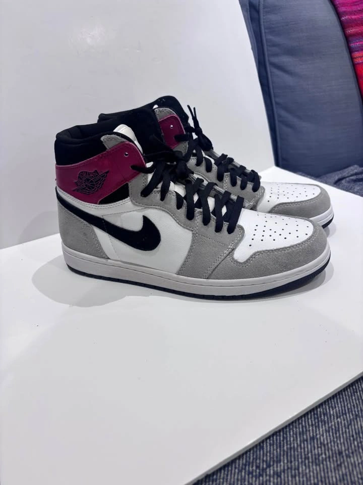 Nike Air Jordan 1 Retro High OG Light Smoke Grey - photo 2