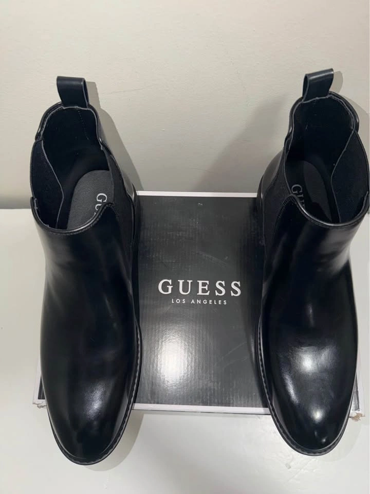New Guess Men Chelsea Boots. Size 10.5 & 11 US available. - photo 5
