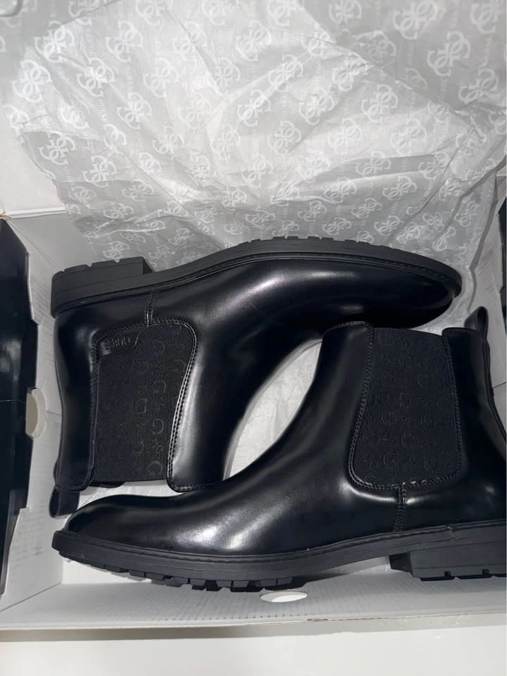 New Guess Men Chelsea Boots. Size 10.5 & 11 US available. - photo 2