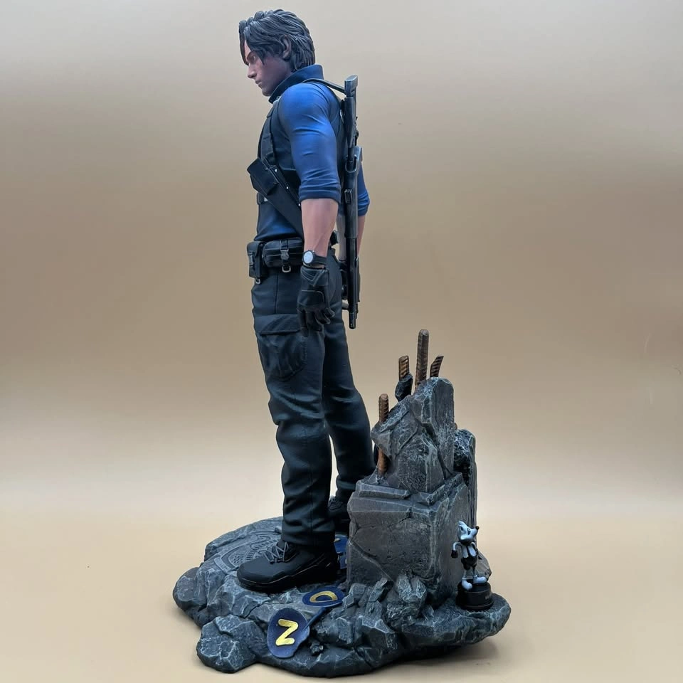 Resident Evil Leon S. Kennedy Statue - photo 2