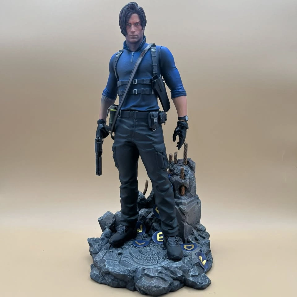 Resident Evil Leon S. Kennedy Statue - photo 3