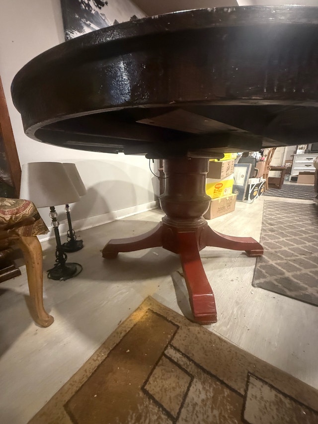 60 Inch Round Extendable Table with Pedestal Base