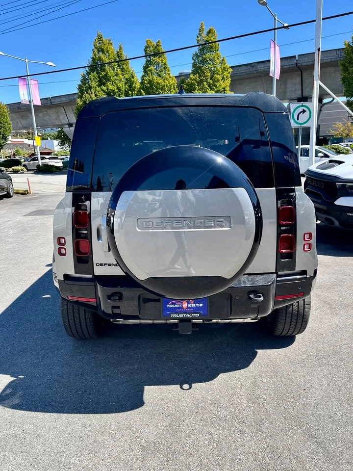 2025 Land Rover Defender P400 X-Dynamic SE - photo 4