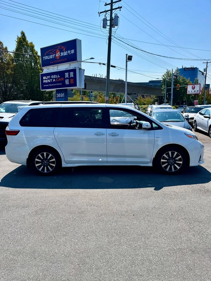 2018 Toyota Sienna Limited AWD - photo 3
