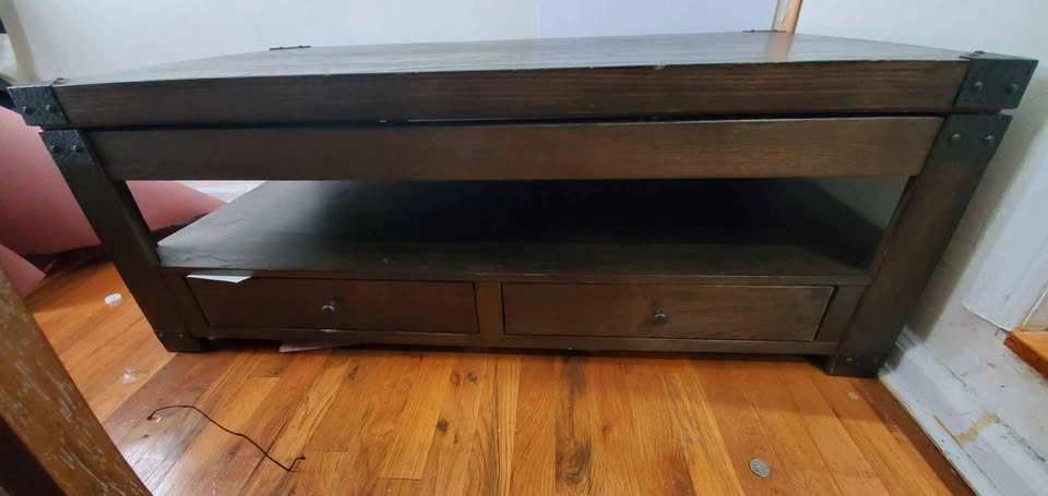 Lift top coffee table