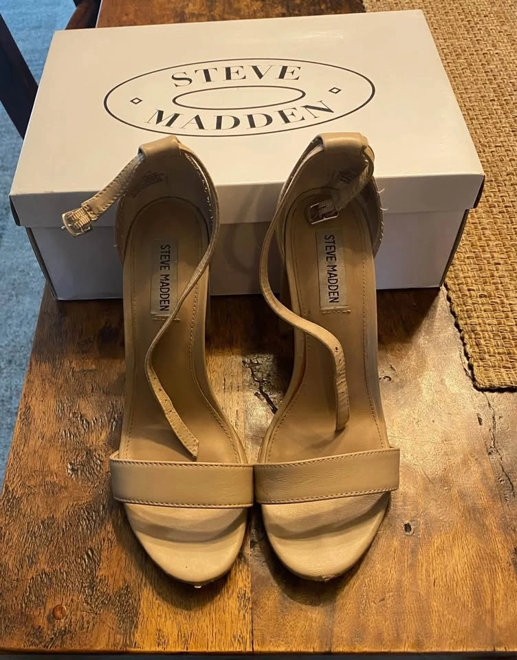 Woman’s shoes - photo 2