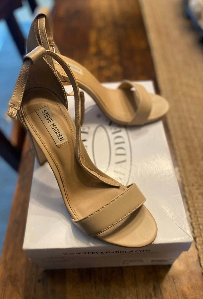 Woman’s shoes - photo 3