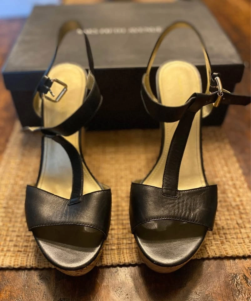 Woman’s shoes - photo 5